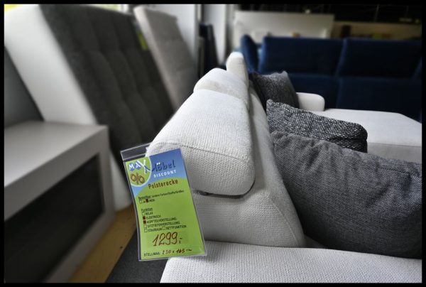 Exxpo Live Ecksofa – weißes Sofa mit elektrischer Vorziehbank – Bild 3