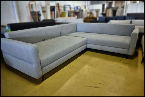 Salto Ecksofa – graues Sofa mit Schlaffunktion & Federkern – Bild 3