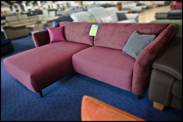 Soraya Ecksofa – kompaktes Sofa mit Kissen – Bild 2