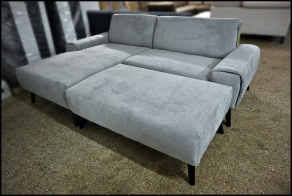 Exxpo Venice – Sofa in Grau mit Hocker – Bild 2