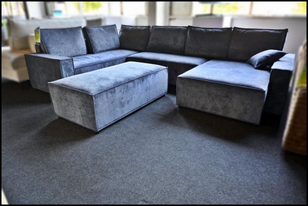 Luna U-Form Wohnlandschaft in Nightblue mit Hocker und Kissen