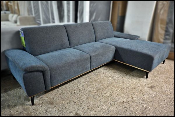 Modernes Exxpo Cosimo Sofa in Denim Stoff