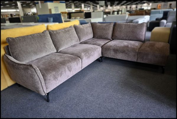 Modernes Ecksofa Milly in warmem Braunton