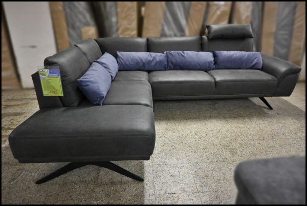 Exxpo Altamura Ecksofa – schwarzes Sofa mit Metallfüßen – Bild 3
