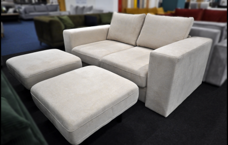Schlafsofa Looks Creme Federkern Zweisitzer mit 2x Hockern, Bettfunktion, Maße 192x107 cm und schwarzen Metallfüßen