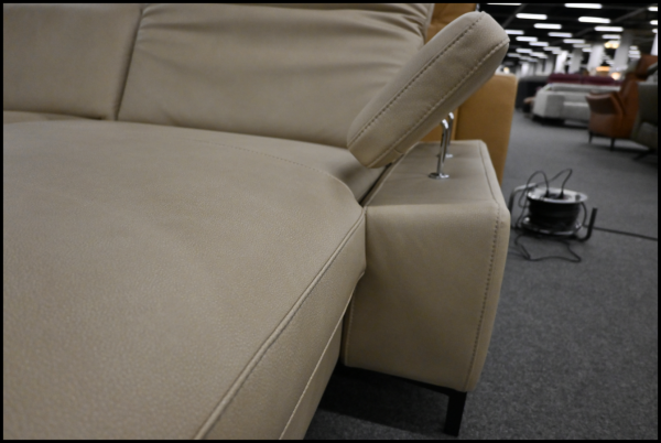Hukla Polsterecke mit Galero Punto Bezug Desert – Sofa mit 4-Motor-Relaxfunktionen – Bild 3