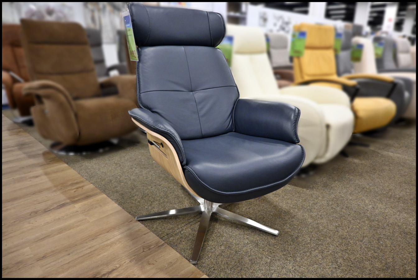 Hukla Ledersessel HU-CP20057 Nightblue mit manueller Kopfteilverstellung und Holzchatose Wildeiche